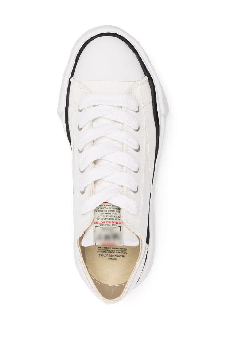 Guíbts Low-Top Sneaker