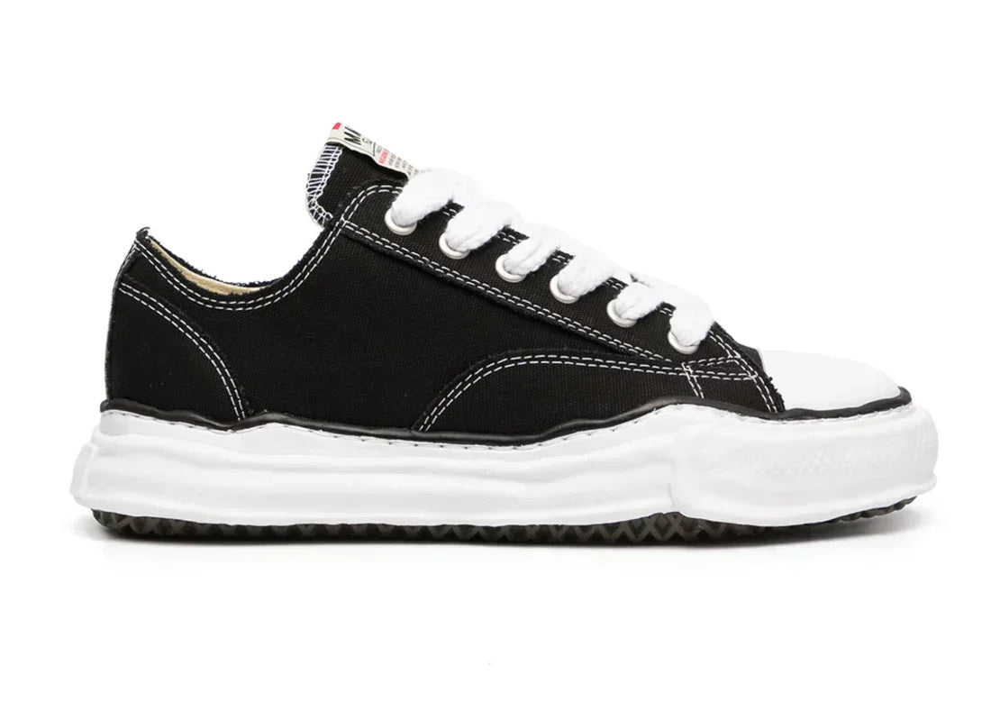 Guíbts Low-Top Sneaker