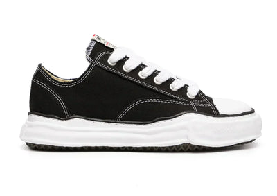 Guíbts Low-Top Sneaker